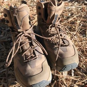 Hoka One One Kaha Gore-Tex women's hiking boots